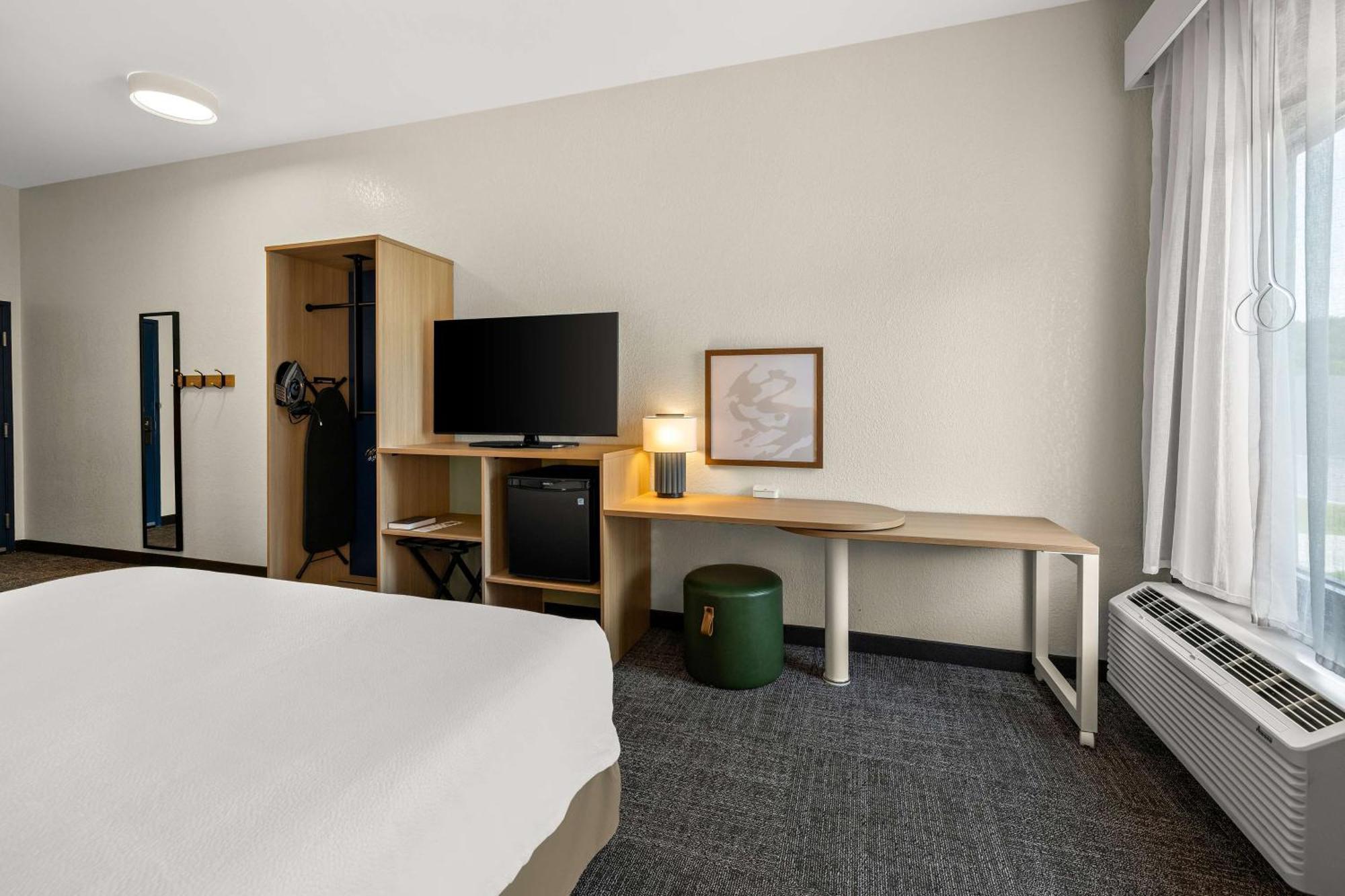 Spark By Hilton Tifton
